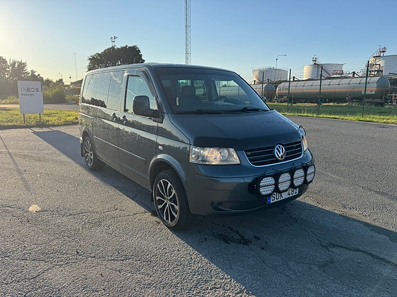 Volkswagen Multivan 2 of 5