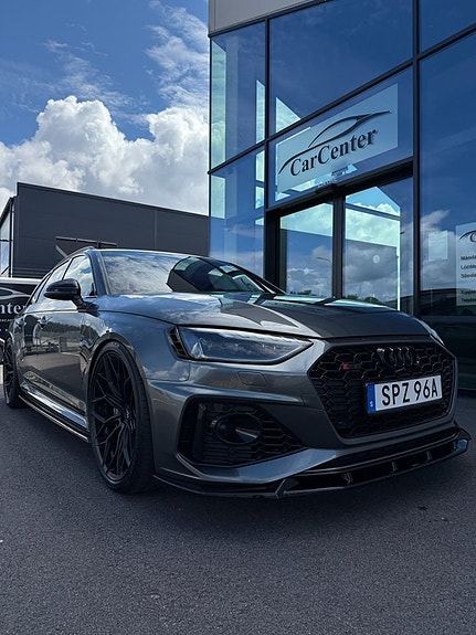 Audi RS4 2 of 5