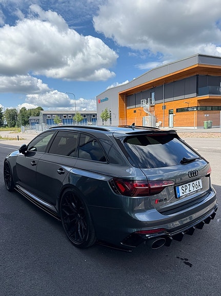 Audi RS4 5 of 5