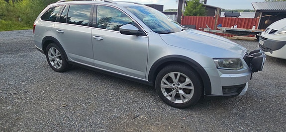 Skoda Octavia Scout 2 of 4