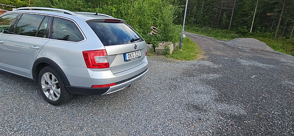 Skoda Octavia Scout 3 of 4