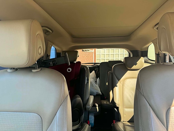 Hyundai Grand Santa Fe 4 of 5