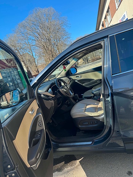 Hyundai Grand Santa Fe 2 of 5