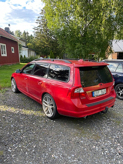 Volvo V70 3 of 5