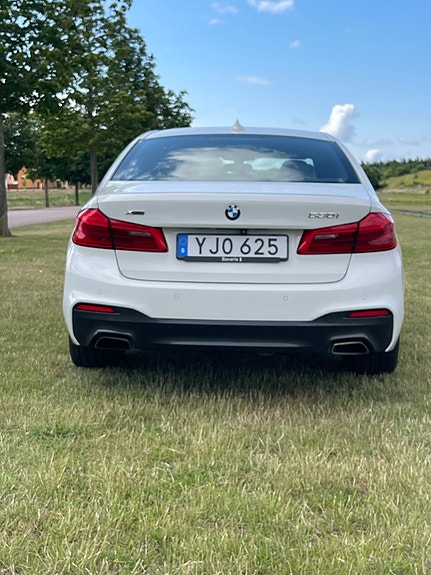 BMW 530i 2 of 5