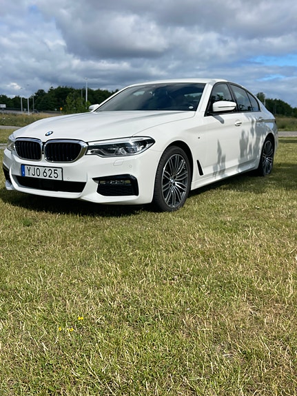 BMW 530i 4 of 5