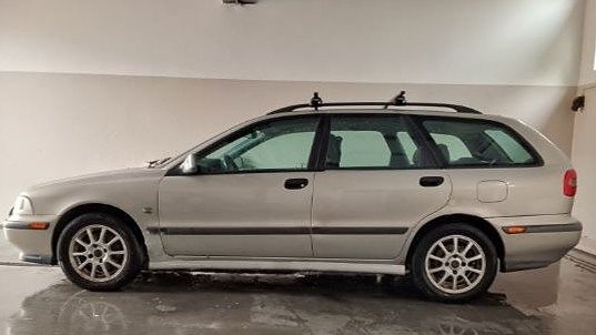 Volvo V40 2 of 7