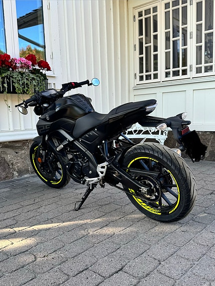 Yamaha MT125 4 of 6