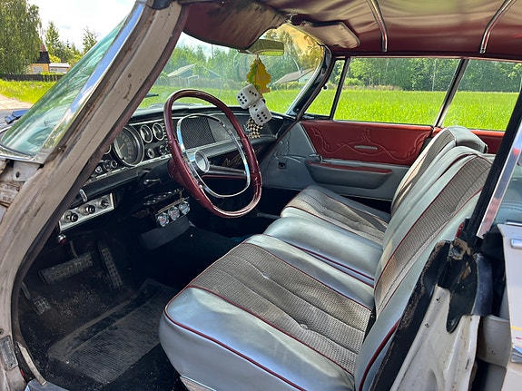 Chrysler Town & Country 5 of 5