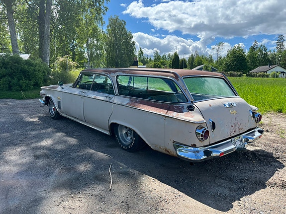 Chrysler Town & Country 6 of 6