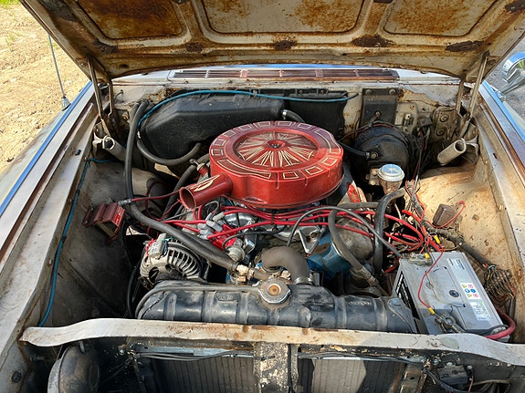 Chrysler Town & Country 4 of 5
