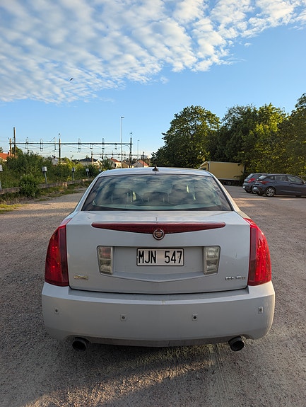 Cadillac BLS 3 of 5