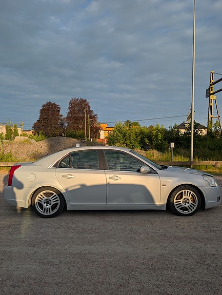 Cadillac BLS 4 of 5