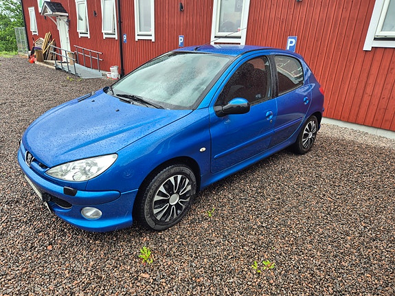 Peugeot 206 2 of 5