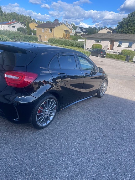 Mercedes-Benz A200 3 of 5