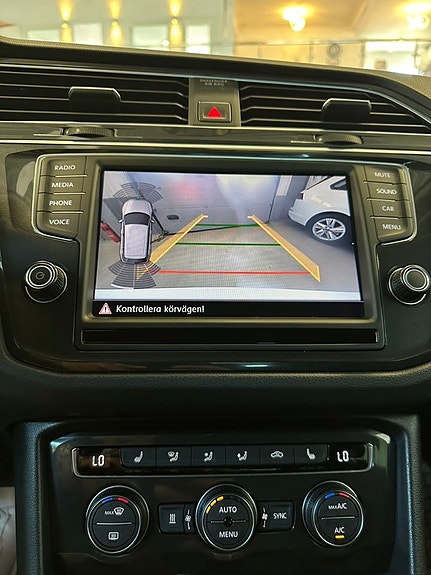 Volkswagen Tiguan 17 of 26