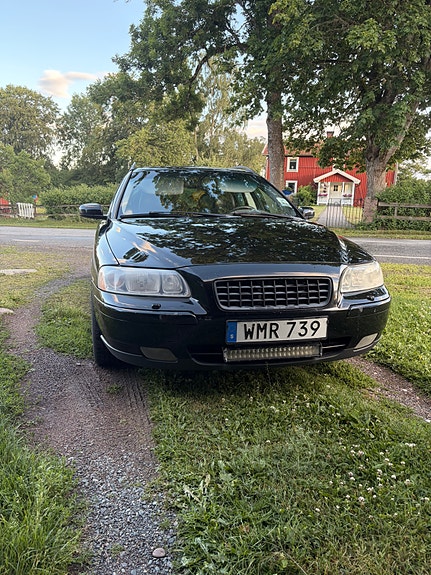 Volvo V70 2 of 5