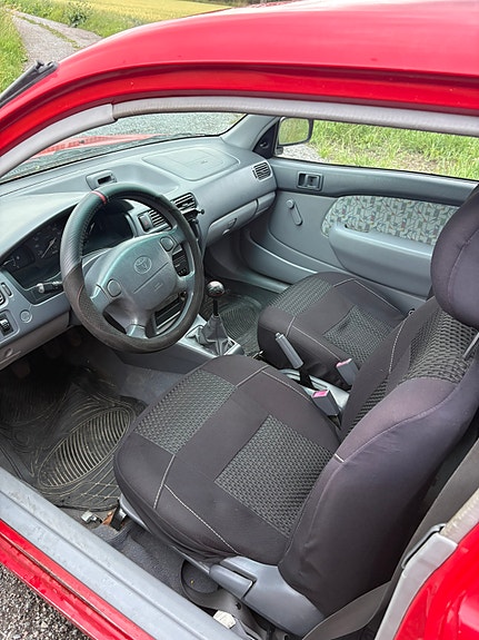 Toyota Starlet 3 of 5