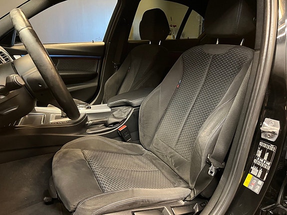 BMW 330e 14 of 27