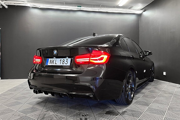 BMW 330e 10 of 27