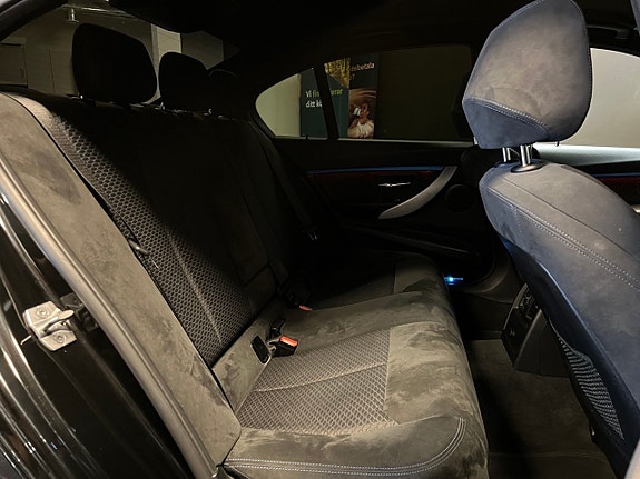 BMW 330e 19 of 27