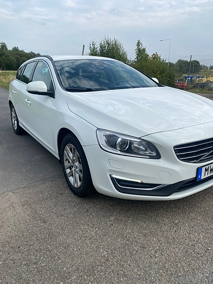 Volvo V60 2 of 4