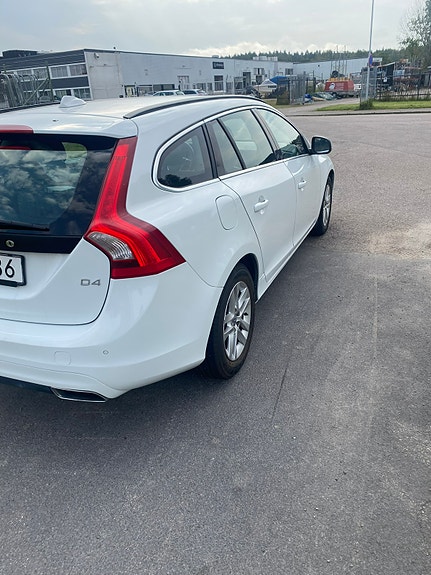 Volvo V60 3 of 4