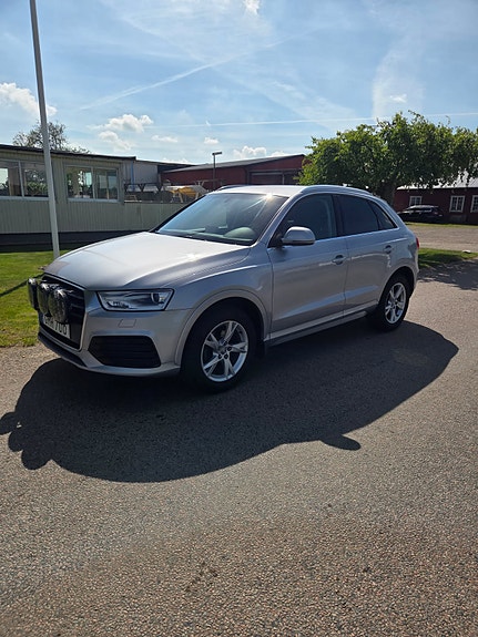Audi Q3 2 of 4
