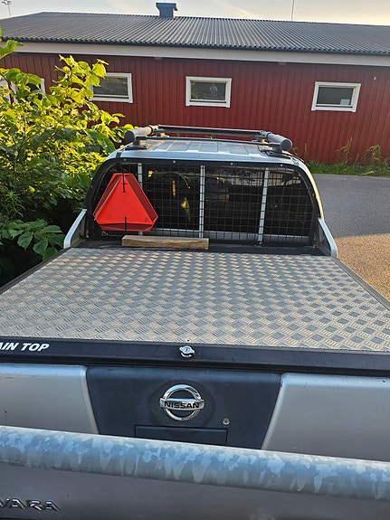 Nissan Navara 2 of 4