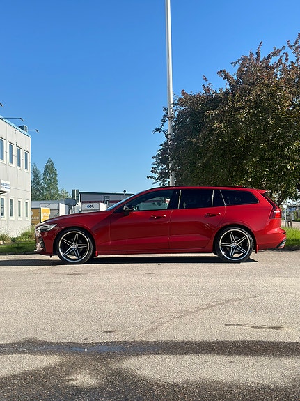 Volvo V60 3 of 5
