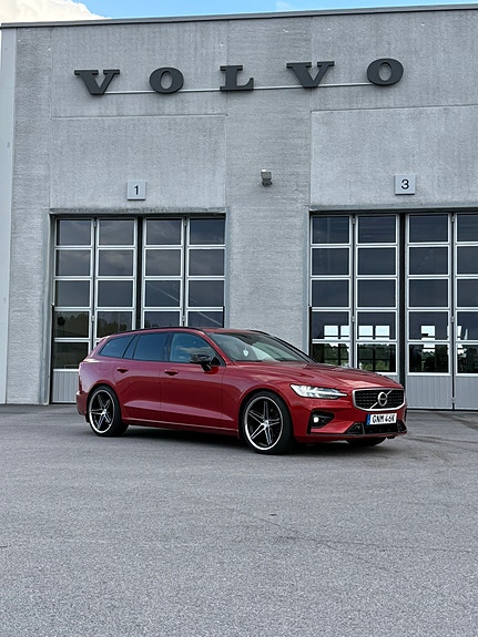 Volvo V60 2 of 5