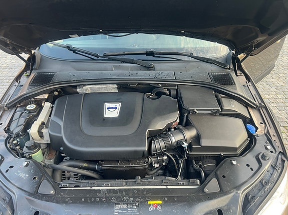 Volvo XC70 2 of 5