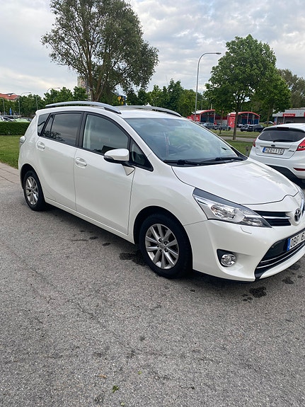 Toyota Verso 3 of 10