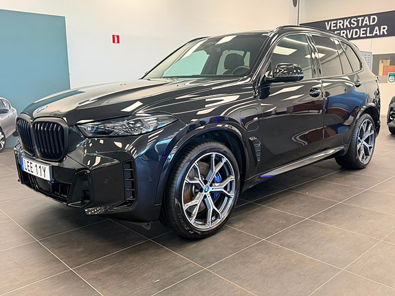 BMW X5 2 of 5
