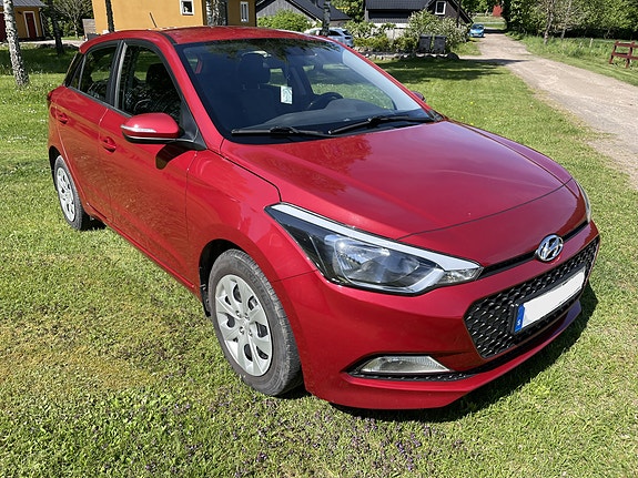 Hyundai i20 2 of 5