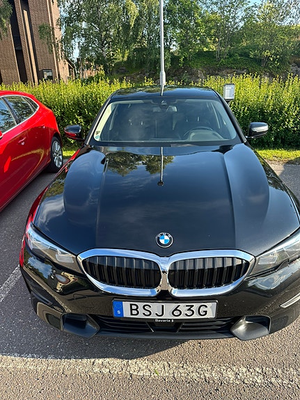 BMW 330e 6 of 8