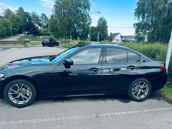 BMW 330e 2 of 8