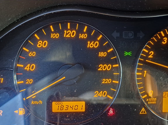 Toyota Avensis 3 of 8
