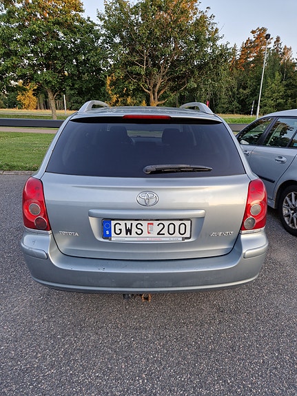 Toyota Avensis 4 of 8