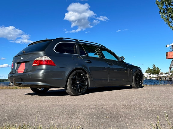 BMW 525i 3 of 10