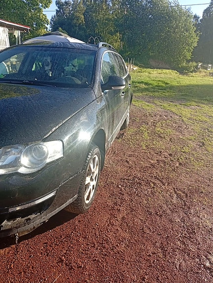 Volkswagen Passat 2 of 4
