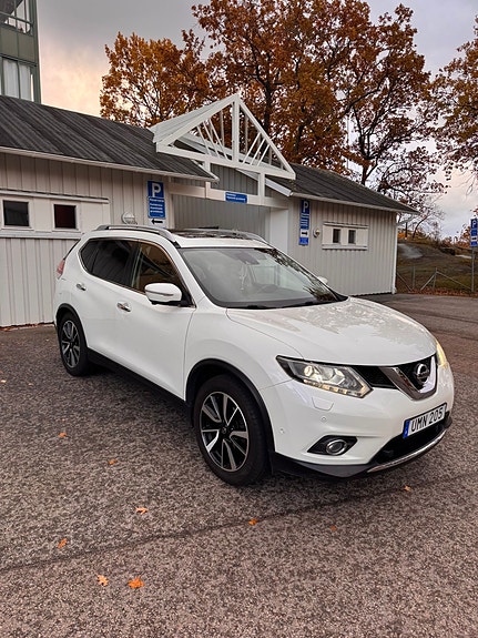 Nissan X-Trail 2 of 5