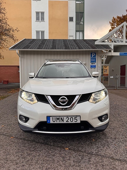Nissan X-Trail 3 of 5