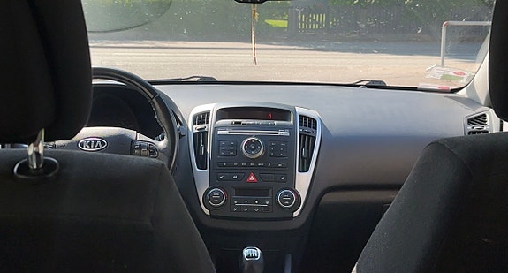 Kia Ceed 2 of 3