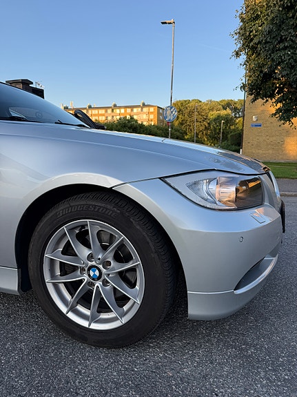 BMW 320i 6 of 15