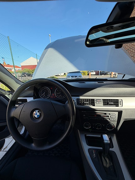 BMW 320i 10 of 15