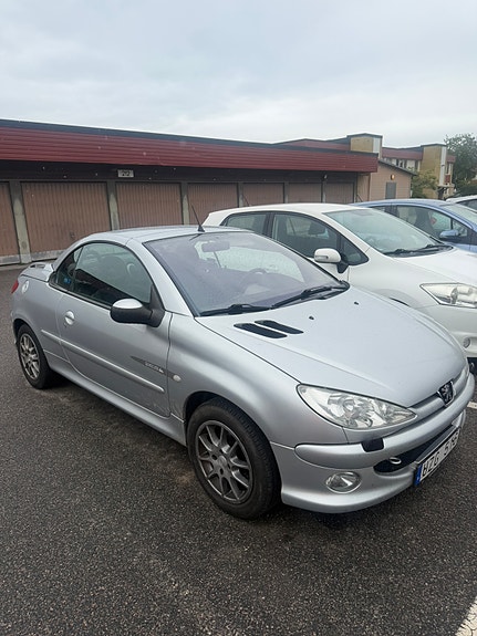 Peugeot 206 CC 4 of 5