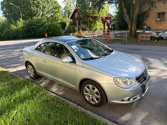Volkswagen Eos 2 of 5