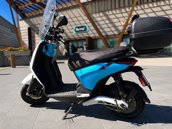 Piaggio 1 Plus 2 of 3