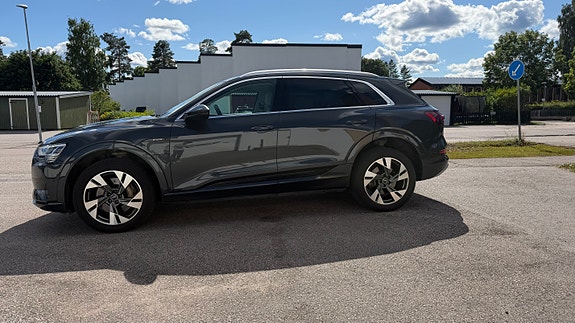 Audi e-tron 3 of 12